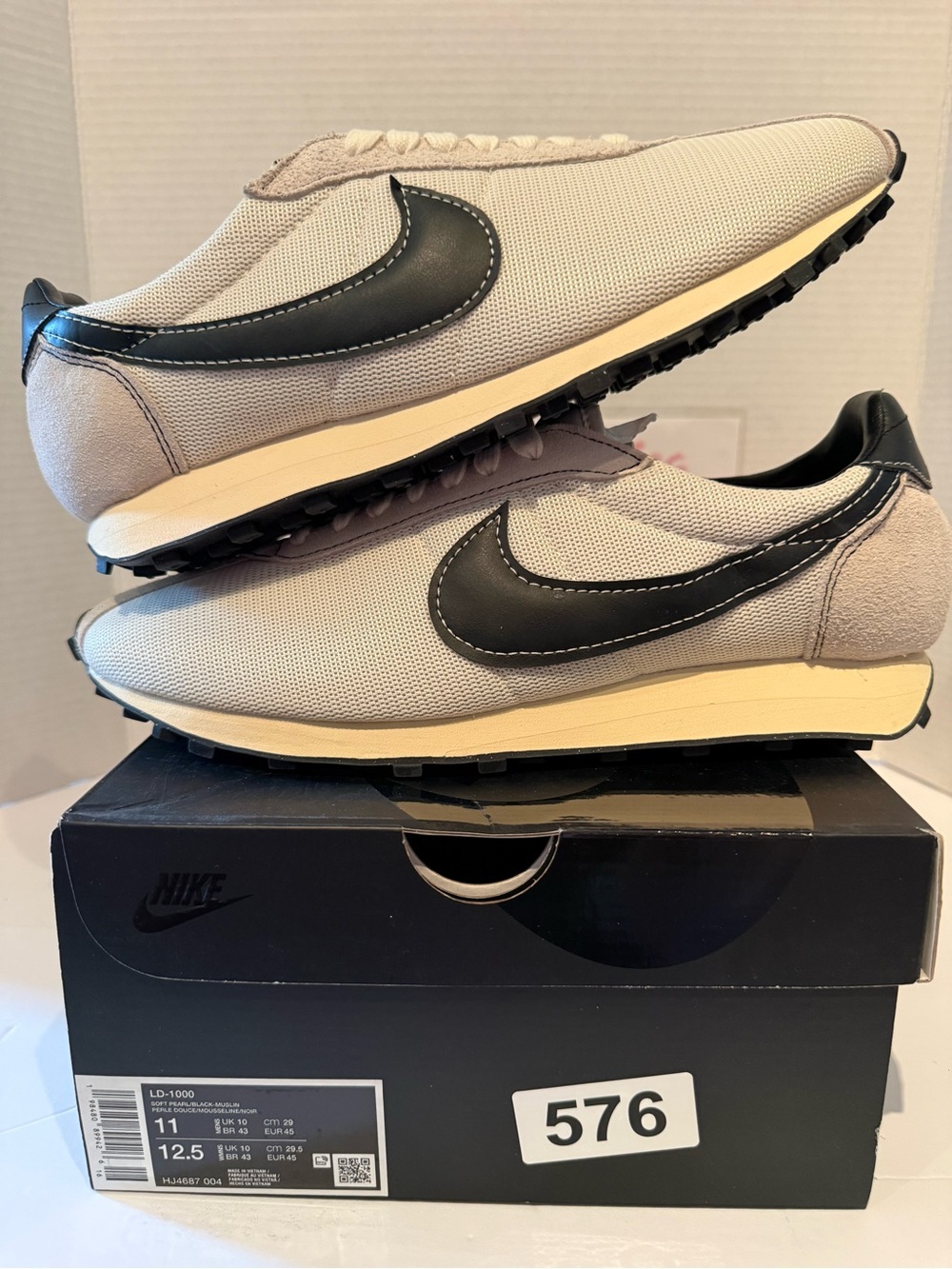 Nike Men’s LD-1000Canvas Sneakers with Black Swoosh
